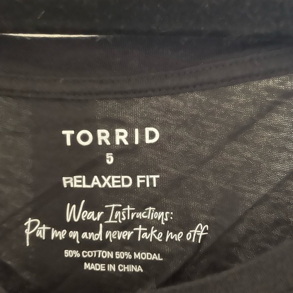 Torrid cropped v neck tee size 5 - Picture 2 of 3